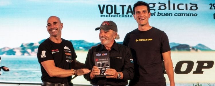 Santiago Garcia Campeón del Mundo de Touring con Juan Noguerol y Bruno Esteves de Dunlop Iberia