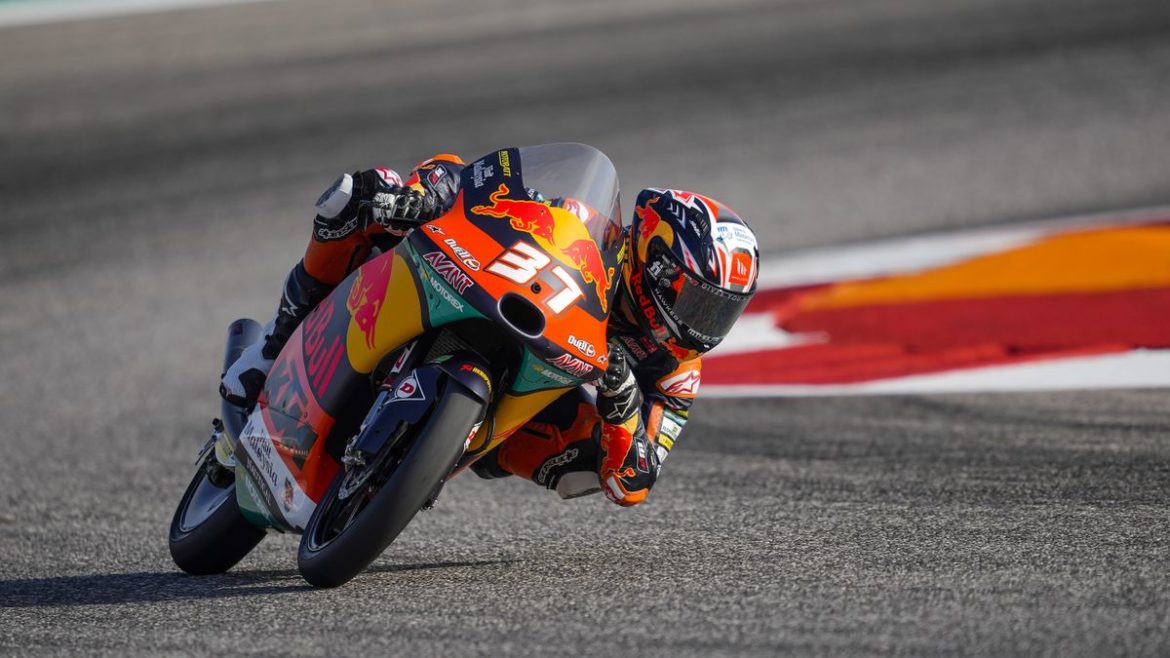 Foggia aplaza el alirón de Acosta en Moto3; Raúl Fernández se complica el campeonato
