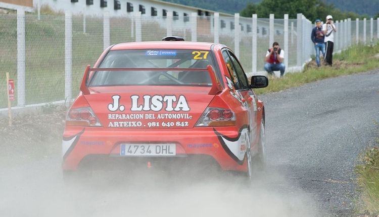 José Manuel Lista preparado para salir con su Mitsubishi a Rally A Coruña